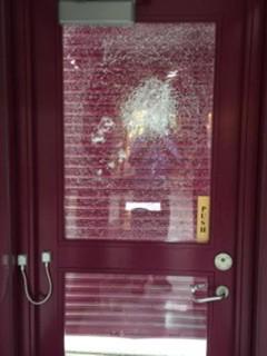 simon_stonehawk's tweet photo. Shocked to hear of the attack at Lakshmis Jewellers, our complete secure shopfront prevented access!! http://t.co/DnzCo6gW1N