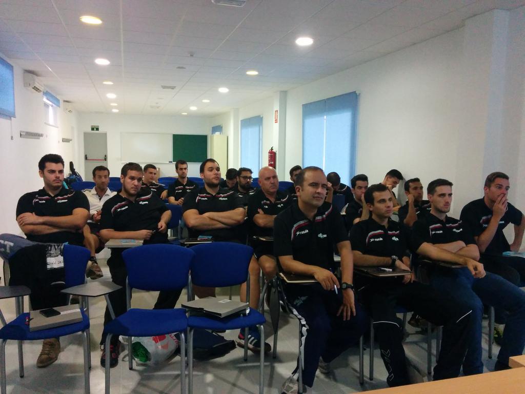 FABM_ALMERIA's tweet photo. Comienza el Clinic de Árbitros en la @ualmeria #Temp15-16 http://t.co/3lfQbdlKTC