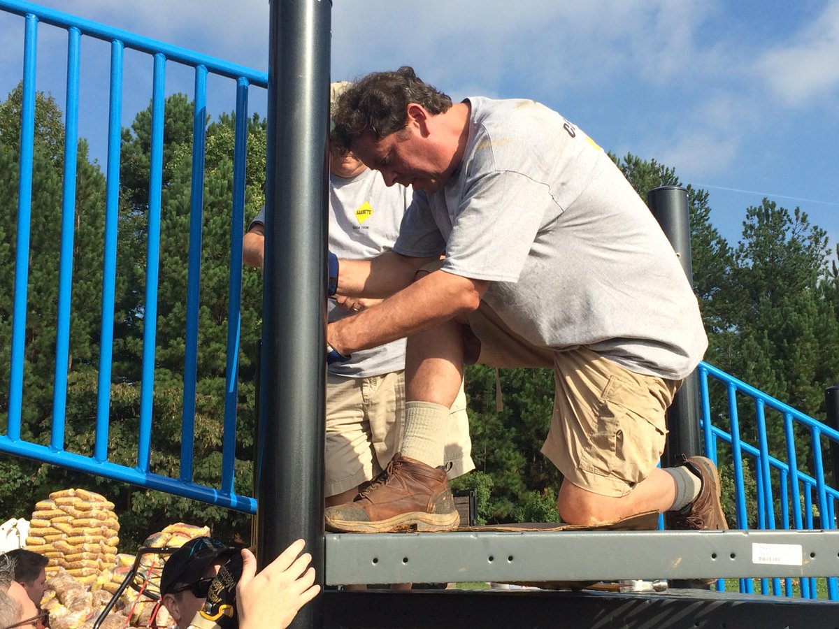 Sakrete's tweet photo. More action from our volunteers at the Charlotte Playground Build! #cltplayground http://t.co/MrO7abc3NX