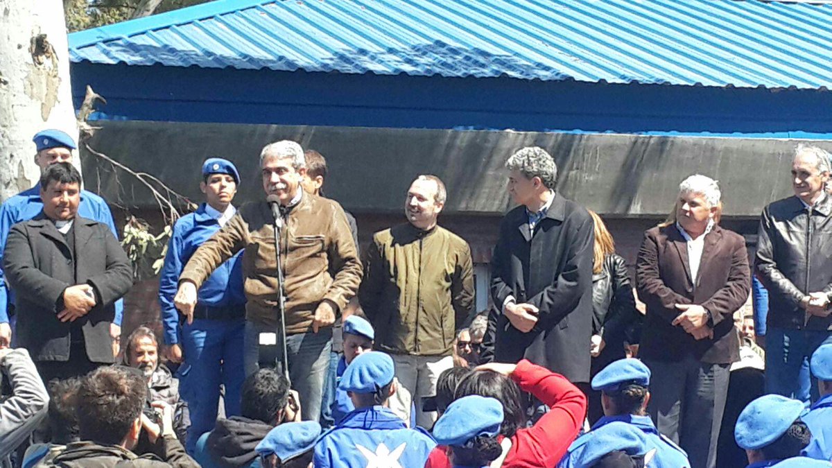 Sabbatella's tweet photo. [Ahora] En Villa Gesell junto a @FernandezAnibal y al intendente Gustavo Barrera #AnibalGobernador http://t.co/9ONylI9rDN