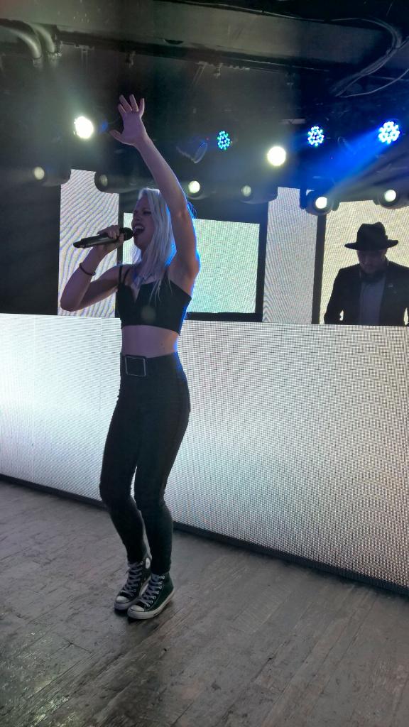 GeorgieBremner's tweet photo. Great stance for skiing @AlanaWatson @BellyUpAspen @AspenSnowmass  Jan ski date you're invited! Come ski with us 😉 http://t.co/06f7mpJsDV