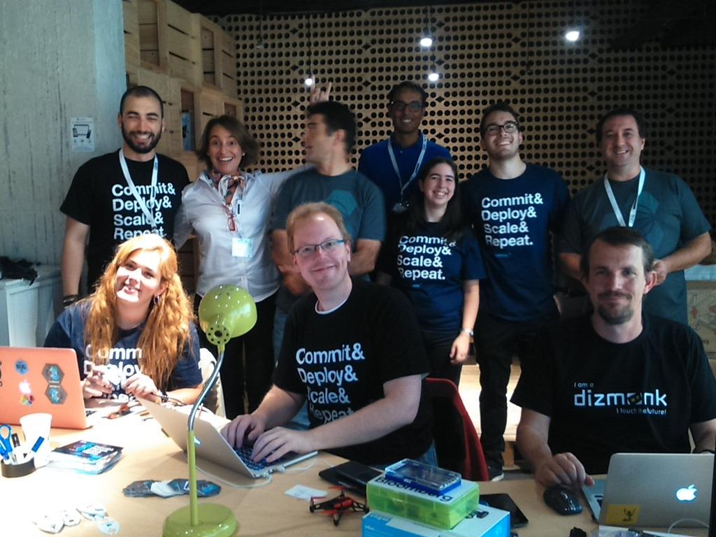 erbon's tweet image. RT IBMDevWorks_es &quot;RT vrespaldiza: #futurehacks our tec mentors http://t.co/sHjErDDTHy&quot;