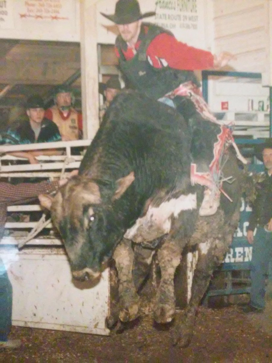 triplesrodeopho's tweet photo. A lil front end action in 2003 #FrontEndFriday #theolddays #mackarena http://t.co/srse2w10Mv