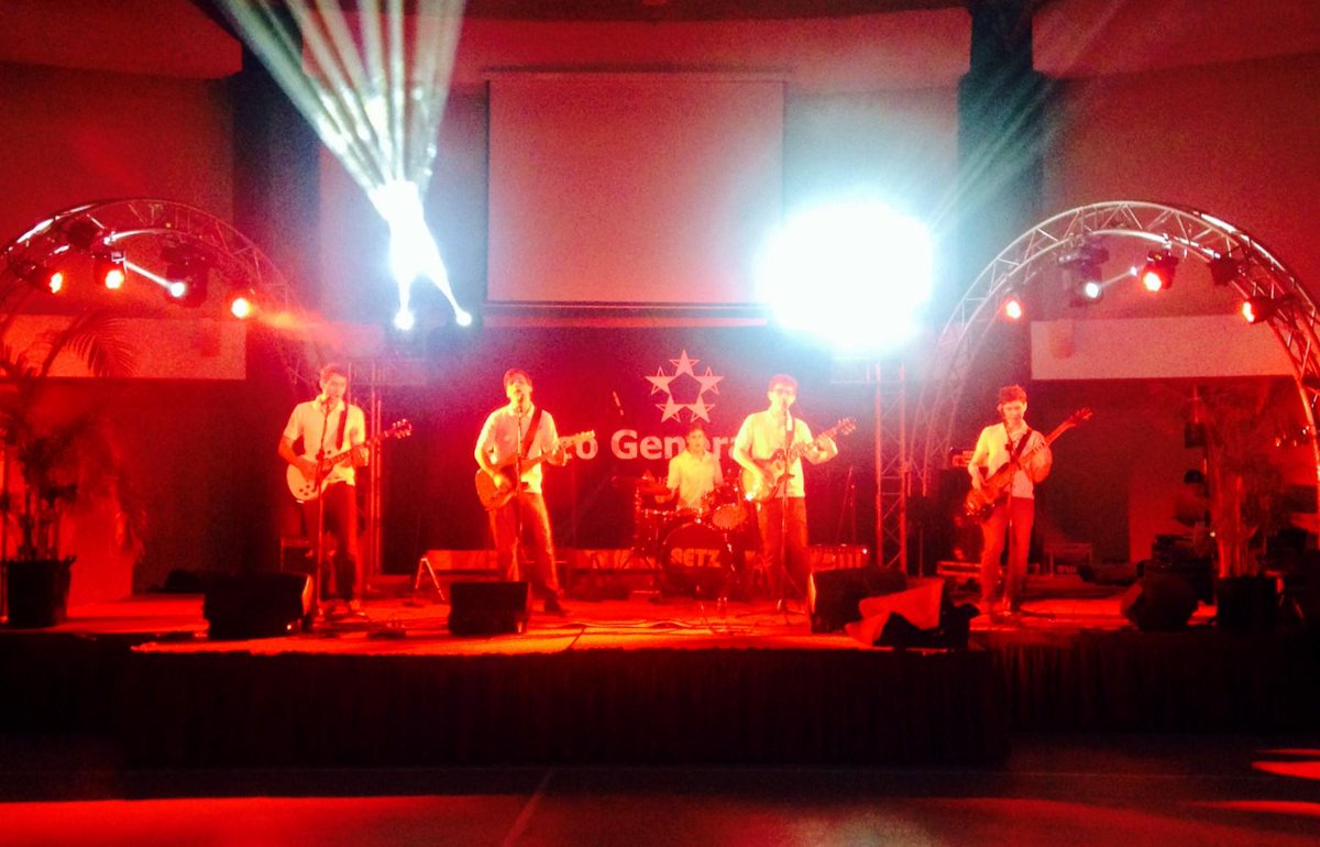 SomosRetz's tweet image. Rehearsal!! 😝