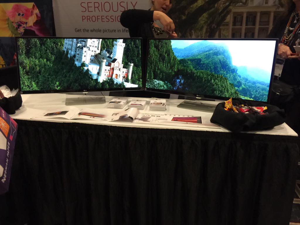 Teknarus's tweet photo. These would look fabulous on our designer's desks. #LG #technologywithimpact #AIGAconference #AIGAdesign http://t.co/1LiXf5RnqL