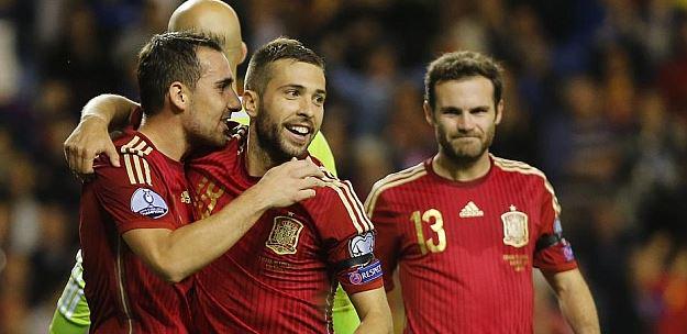 España logra clasificación a la Eurocopa - CQ56I1NWcAQ52t6