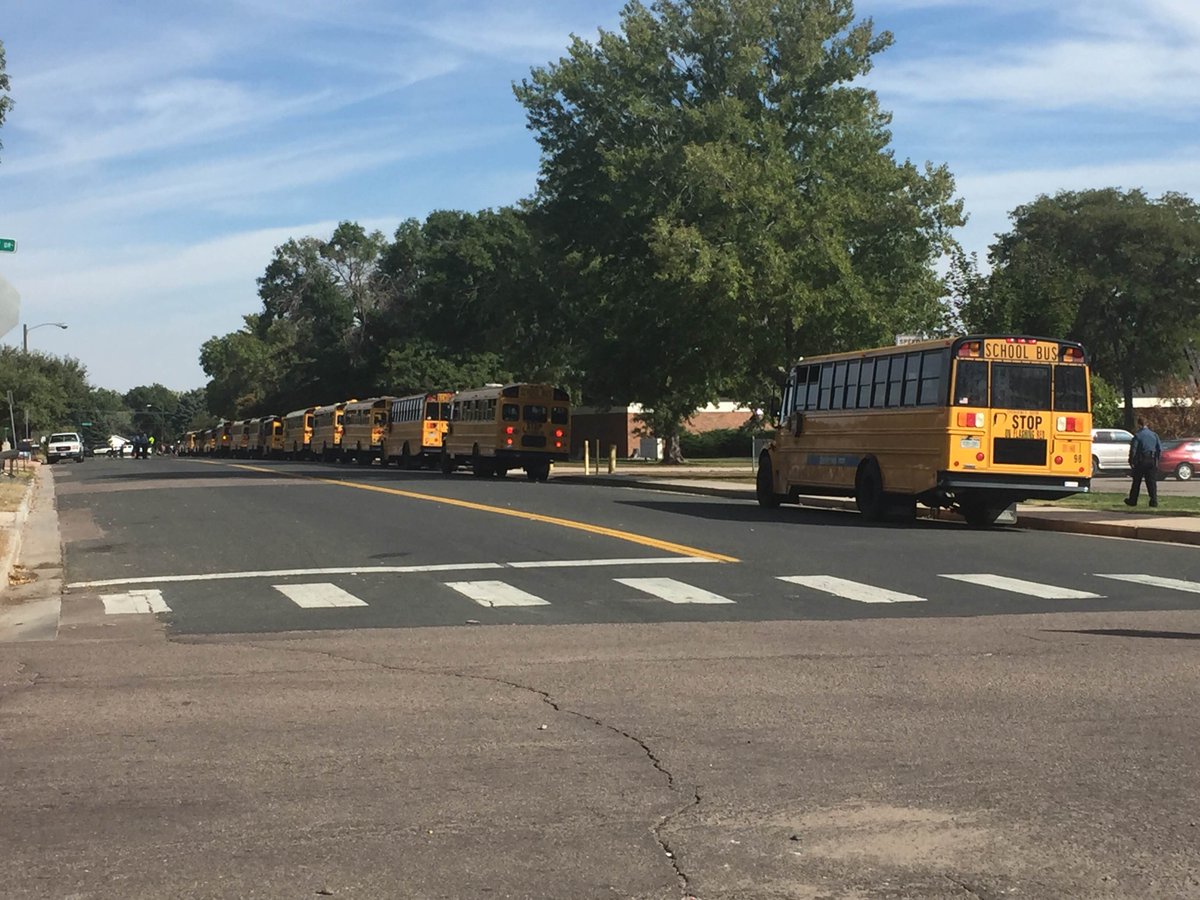 Maddie_3D's tweet image. 14 buses now at #MitchellHS as parents reportedly heard students will be released in systematical order.