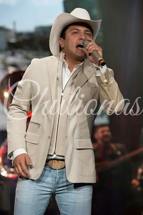 ChulionasCali's tweet photo. Feliz viernes chulionas siempre con @julionalvarez YSNB ven y forma parte d este gran club de fans. @NoticiasJulion http://t.co/qGXx7EB8fF