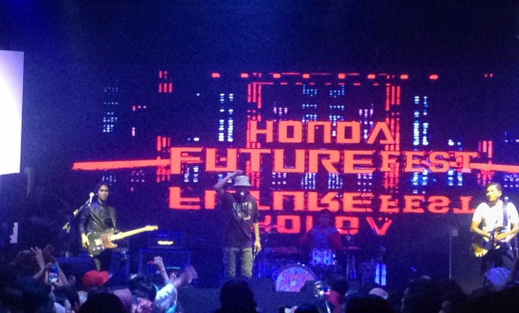 On the stage now <a href="/99_ent/">Ninety Nine Ent</a>  | Zona Cafe Makassar