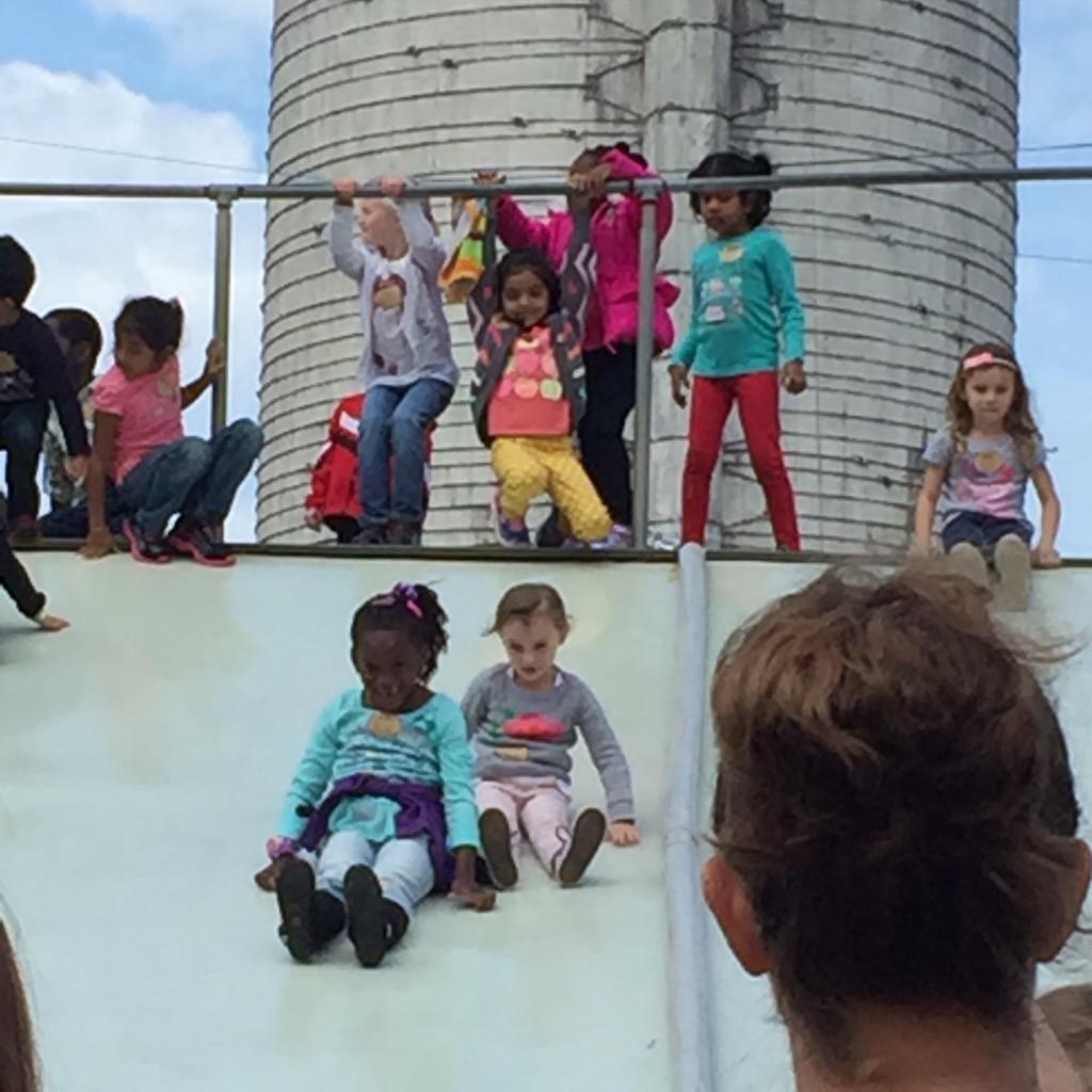 HowingtonKinder's tweet photo. Summers farm was a Big ball of fun!!! Thank u to all the amazing parents!! http://t.co/wgfp0SOh5L