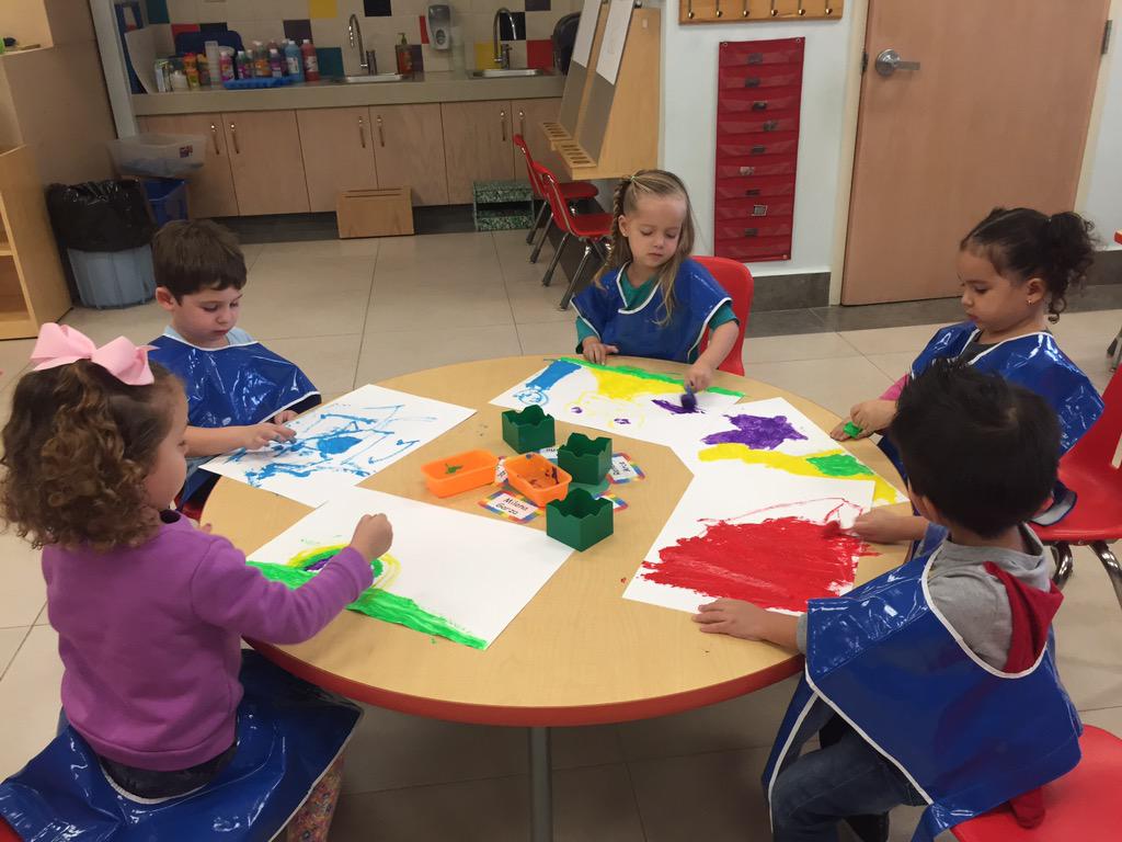 monicage's tweet photo. Friday fun! Painting with ice cubes... #NFASFM #colors @ASFMELEM @LuciaBretzfelde http://t.co/XltTJQfKjt