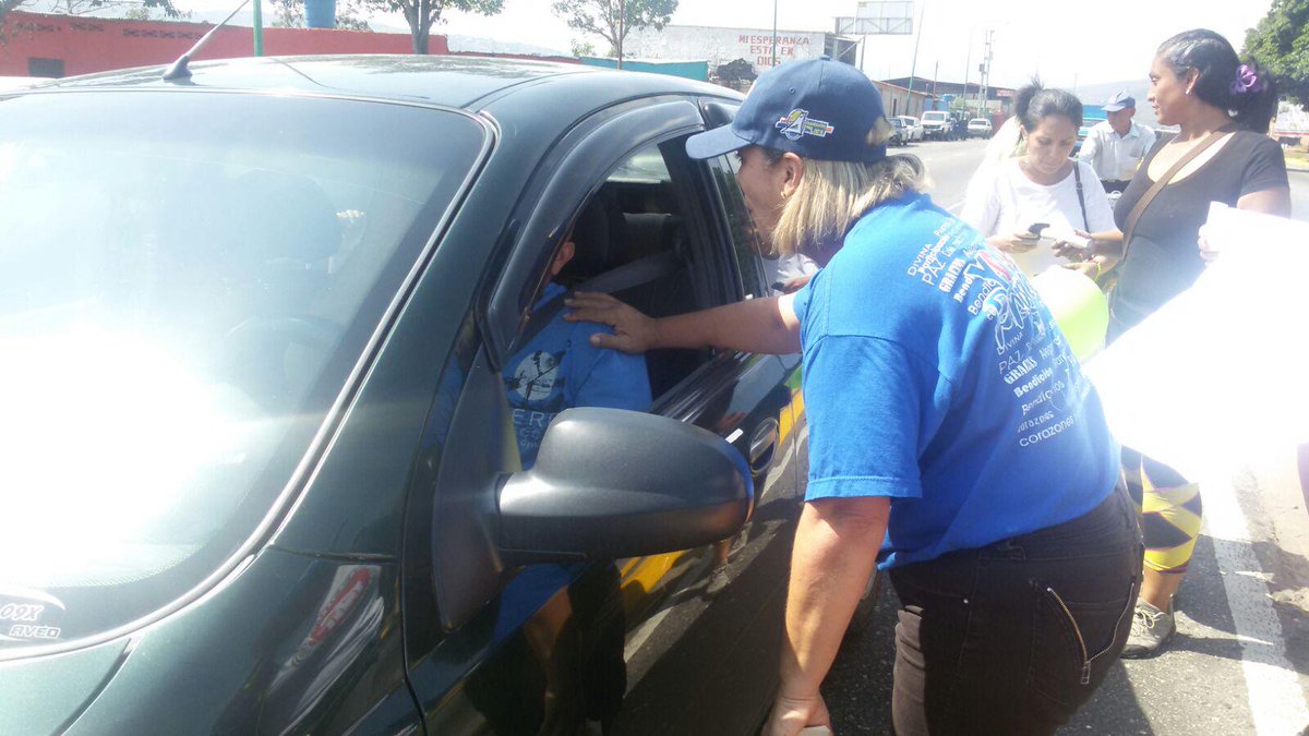 perezmateresa's tweet photo. Hoy recorrimos el sector #Garabatal con un volanteo. ¡Hay #esperanza! #JuntosHaremosElCambio http://t.co/QxEKGxqyrl