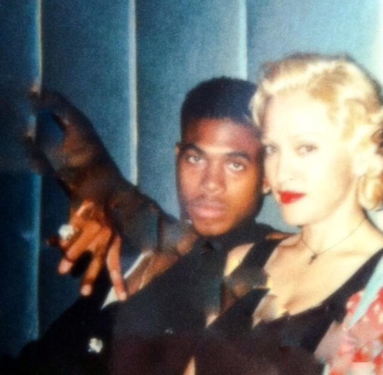 CQ5HqBSUEAAyaEo.jpg:large