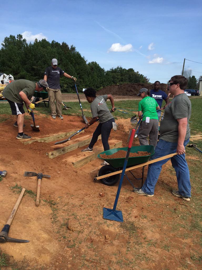 CLTPlayground's tweet photo. Making it easier for kids to get to the #cltplayground @RedVentures @Turner_SE @CLTTourism http://t.co/qc54t0boZ0