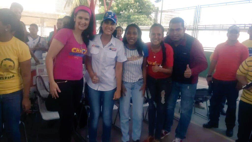 AlvarosalazarB's tweet photo. Toda la juventud de #Guanta  comprometida con la candita de Chavez @marypilih rumbo a la Asamblea el 6D. http://t.co/FVhtxi7cQ0