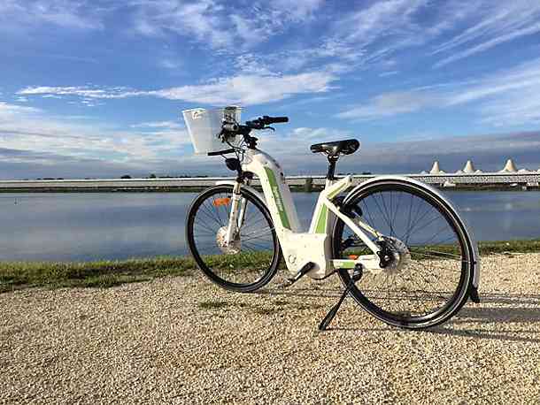 Chapeau! Frankreich macht Dampf: Pragma Industries hat das erste serienreife eBike mit Wasserstoffantrieb. - ...
