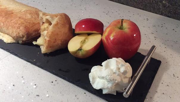 TravelFood_Wine's tweet photo. #AppleCheese Turnover #Recipe via @NiloufersKtchn http://t.co/r6PbcaHKb7 #DessertLovers #Dessert http://t.co/fqglaUka5V