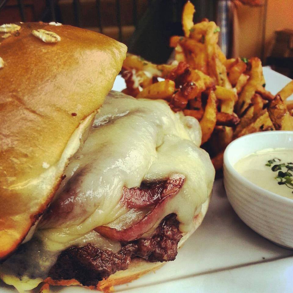washplacebistro's tweet photo. Join us for $5 Burgers tonight at the bar! #BurgerNight #HappyFriday #LittleItaly http://t.co/1WVFcZV0R1
