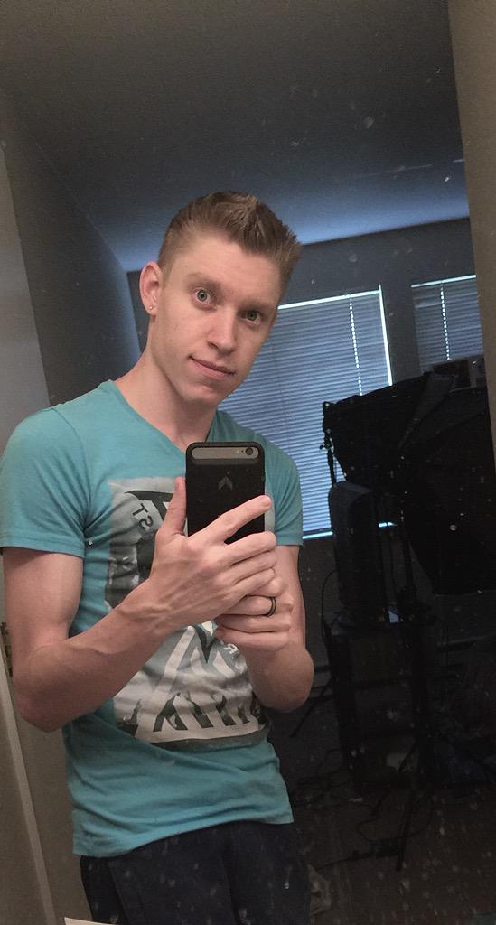 RT RT RT Getting online in a few! Cum hangout with me at http://t.co/wGhKSQOWeG #gay #twink #nsfw http://t