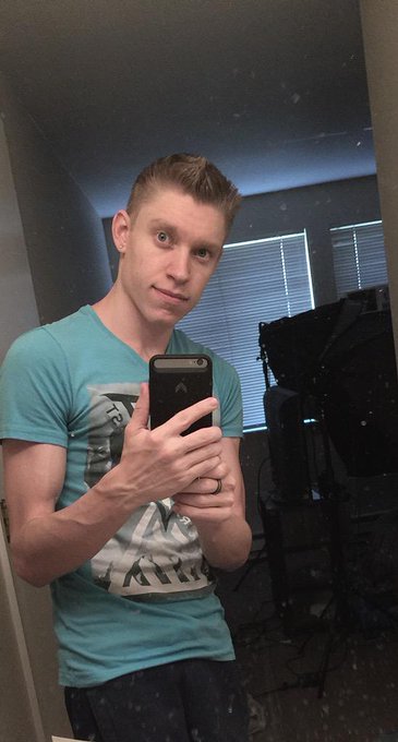 RT RT RT Getting online in a few! Cum hangout with me at http://t.co/wGhKSQOWeG #gay #twink #nsfw http://t