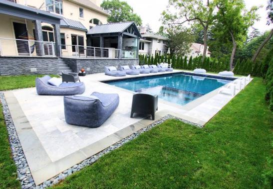 StylistaHome's tweet image. Summer home pool