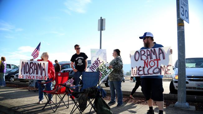 Thousands protest Obama going to Roseburg