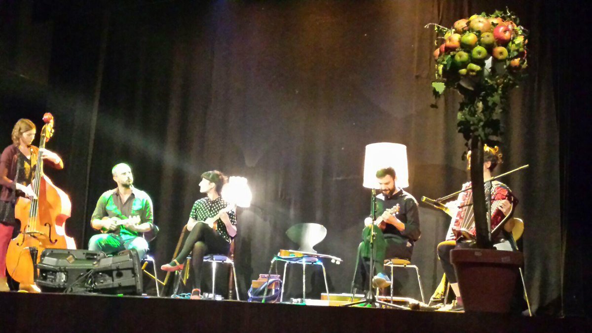 Animación escénica y musical de Mar Rojo Producciones y el Grupo <a href="/fabesdemayo/">Fabes de Mayo</a> en el Festival de la Manzana ♡. #sidra