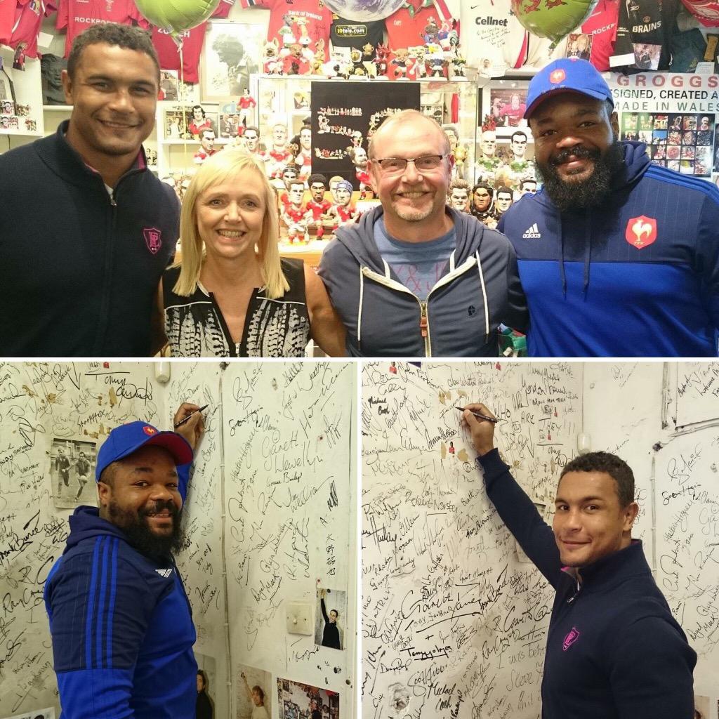 WorldOfGroggs's tweet image. Two of France's greatest players Mathieu Bastareaud &amp;amp; Theirry Dusatoir paid us a surprise visit today 🇫🇷 #NewGroggs?