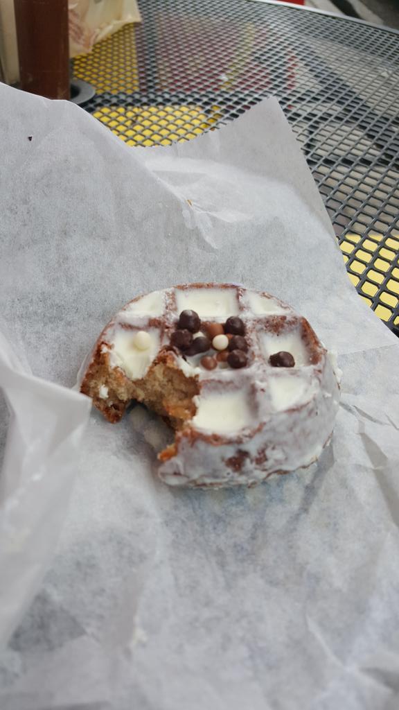 Miamor90_'s tweet photo. White chocolate Wonut..so good I started eating before I snapped a pic lol #goodeats  #wafflecafe #wonut #yum http://t.co/5HaU92PtV3