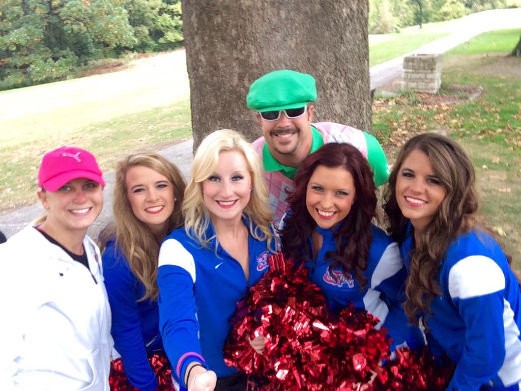 The_GalaxyGirls's tweet photo. @BlairsSocks Loving our time out on the course!!! 🎀💚⛳️💗 http://t.co/OAXhIKatHU
