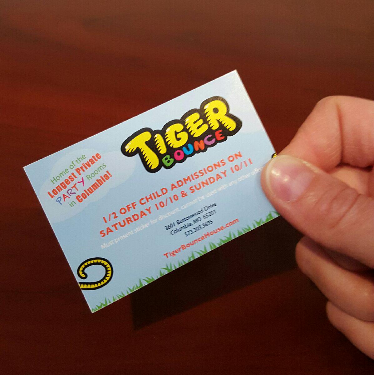 tiger_bounce's tweet photo. Getting ready for the @MU_Homecoming Parade! Excited to hand out all of the 1/2 off admission stickers and candy! http://t.co/QTwfzsyyD2