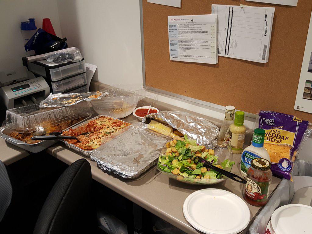 rodney_mallonee's tweet photo. Now that's what I'm talking about!! #FoodDayFriday #KSMOspiritweek http://t.co/8IYGjFMgob