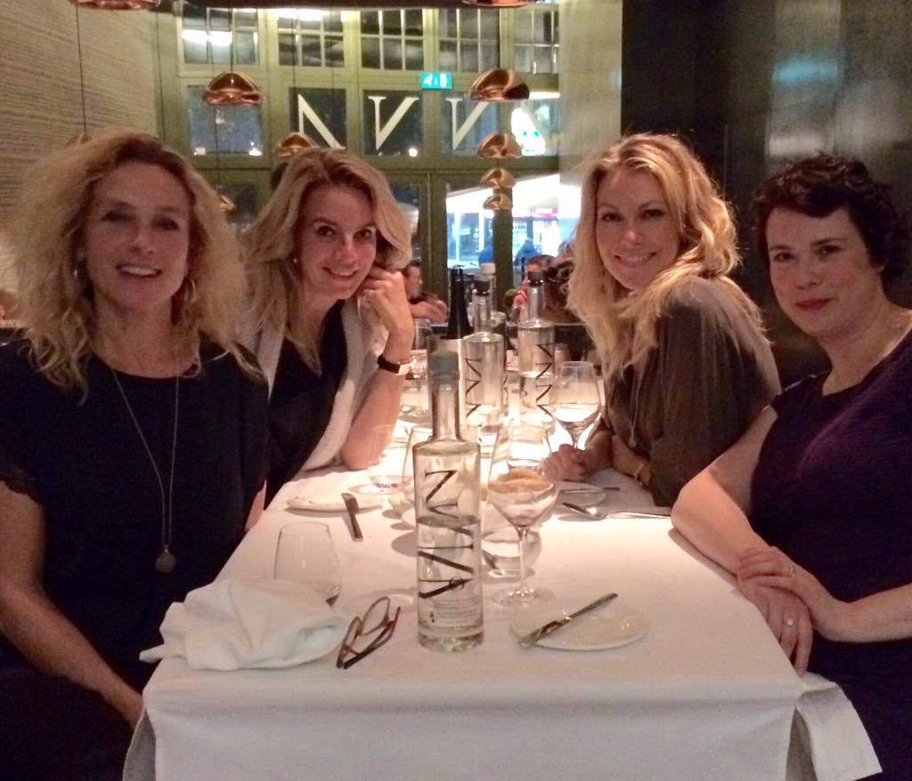 Waar we het over hebben? Over de liefde natuurlijk. <a href="/susansmitauteur/">Susan Smit</a> en <a href="/sannekloos/">Sanne Kloosterboer</a>