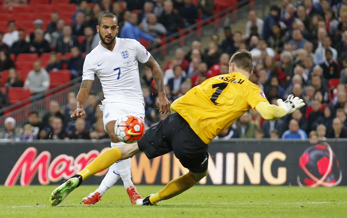 Theo Walcott's 7th goal in 9 games for club & country gives Englan...