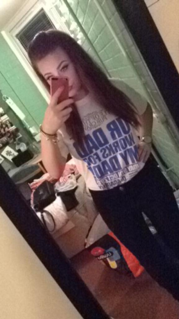embell_'s tweet photo. Poly vs posh๐ #yourdadworksformydad http://t.co/d5WoUqclXA