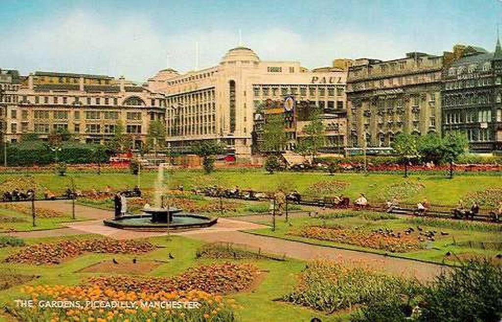 ILoveMCR's tweet image. Bring Back MCR Piccadilly Gardens ... 

Agree ? 

Retweet 

#WeLoveMCR