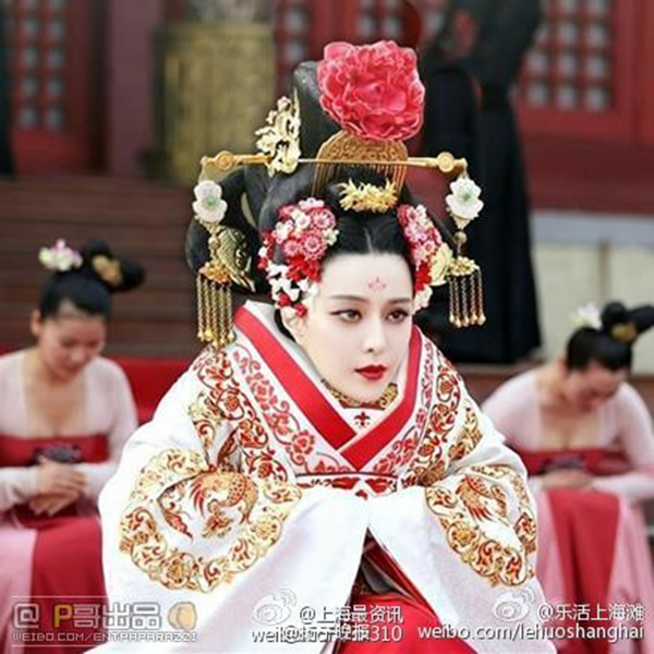 BrianDeMare's tweet photo. My #HISC2010 students enjoyed seeing "censored" scenes from the Empress of China soap opera. http://t.co/jl8qpEC7OK