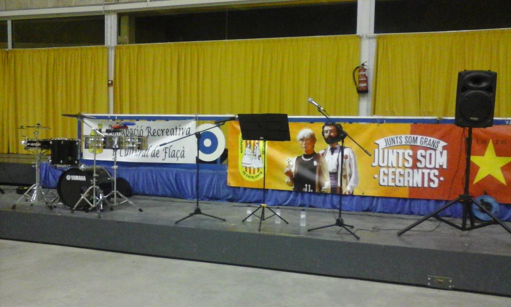 Preparats pel concert a Flaçà! A punt de començar! #canyatsdeconcert #festamajor