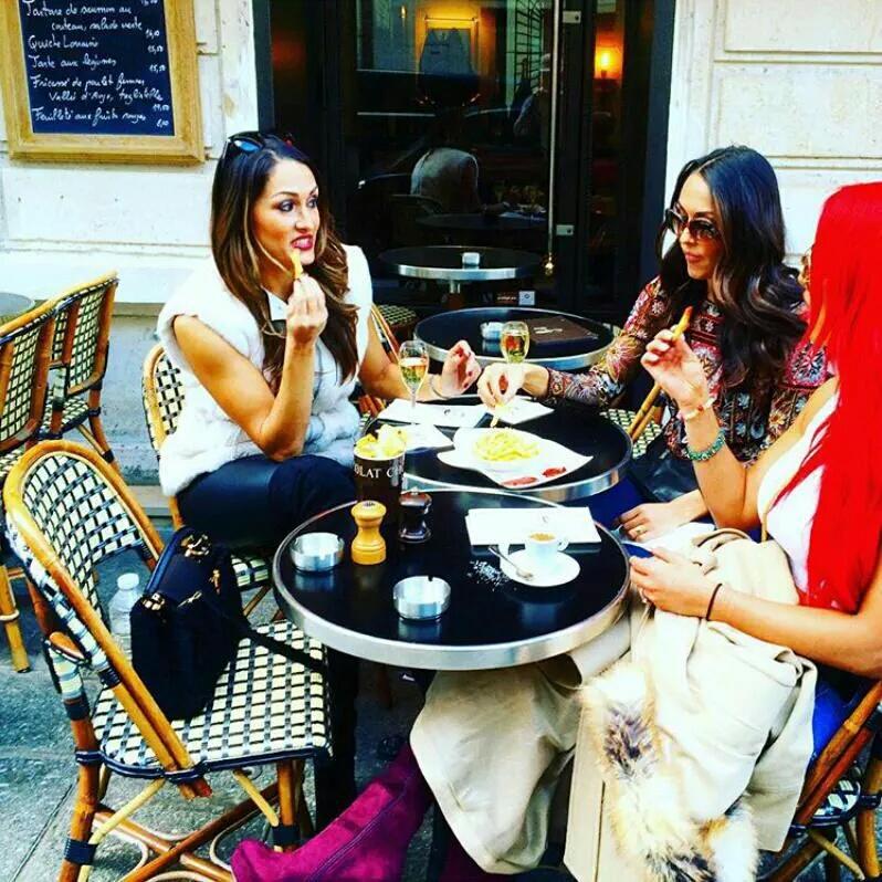 BaciamiBeaute's tweet photo. #DivasInParis http://t.co/l5Hl87stw1