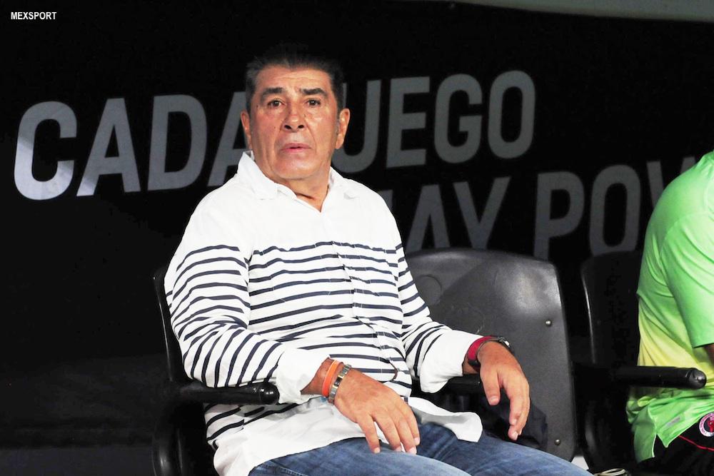 AztecaStats's tweet photo. Carlos Reinoso señala que es ridícula la llegada de Juan Carlos Osorio como técnico de la Selección Azteca. http://t.co/aAcOoydmOY
