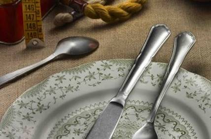 Chomette_online's tweet photo. En recherche de couverts vintage ? Que dites-vous des couverts Settecento: imitation argent vieilli, légèrement terni http://t.co/mWeUjHNiqM