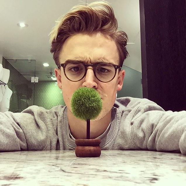 MistyFraud's tweet image. Doof.