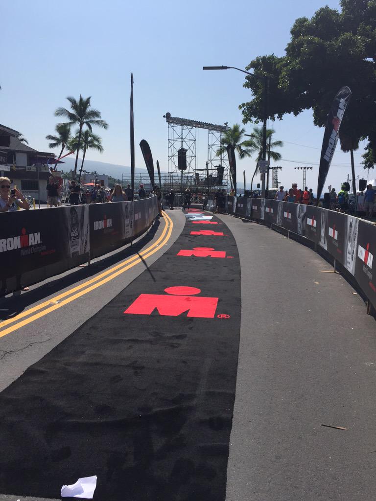 TriWalker's tweet image. .@Transamerica Ali'i drive is buzzing with activity right now. My feet are up and relaxing today. Fired up!