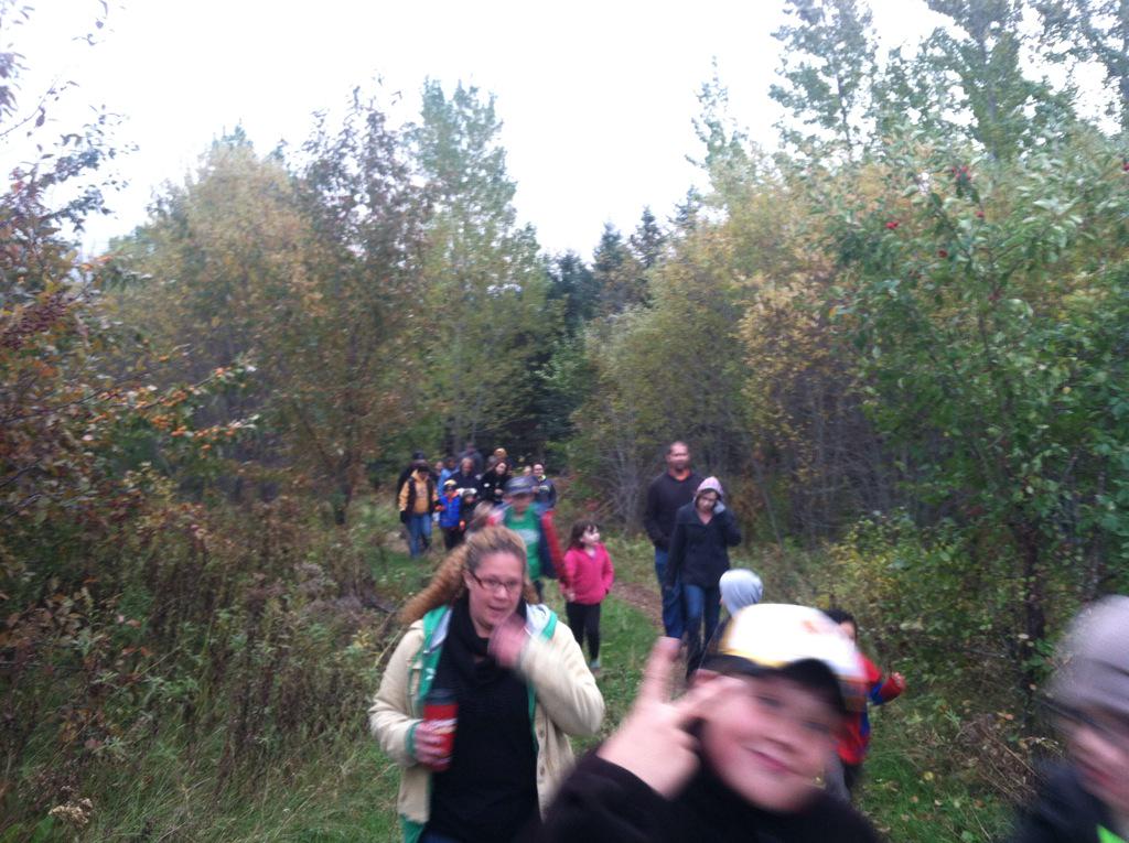 WarroadPack151's tweet photo. @thecubscouts completing #adventures at our local #cornmaze @nlcbsa http://t.co/hcuChQfWLs