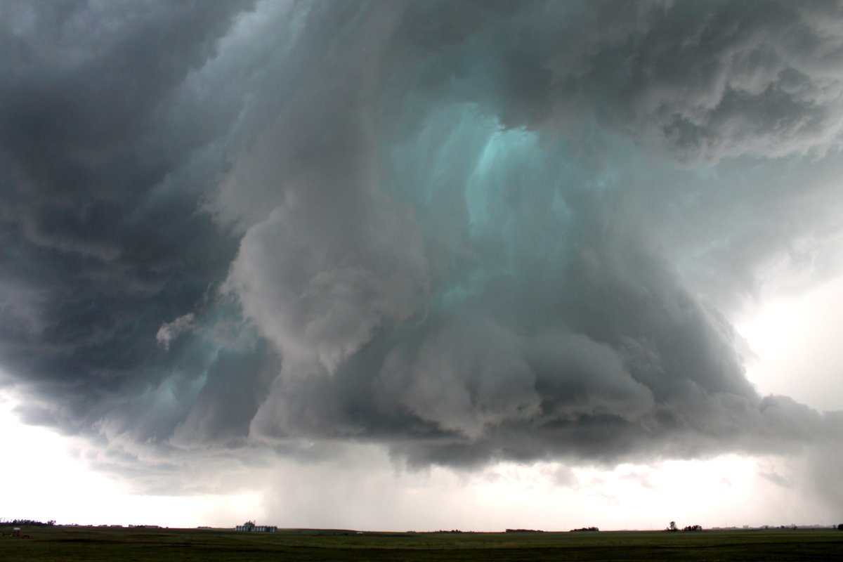 theaginghuswife's tweet photo. #cloudpocalypse #stormcloudsgathering http://t.co/hjVKBYRLBy