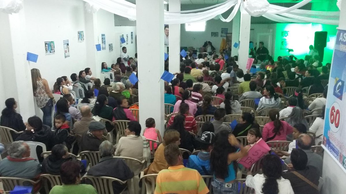 IgnacioGomezC60's tweet photo. Incuantificable la asistencia de esta noche para acompañarnos junto a @AndresGonzalezS. Gracias Carmenza Merchán. http://t.co/I2qPp52itz