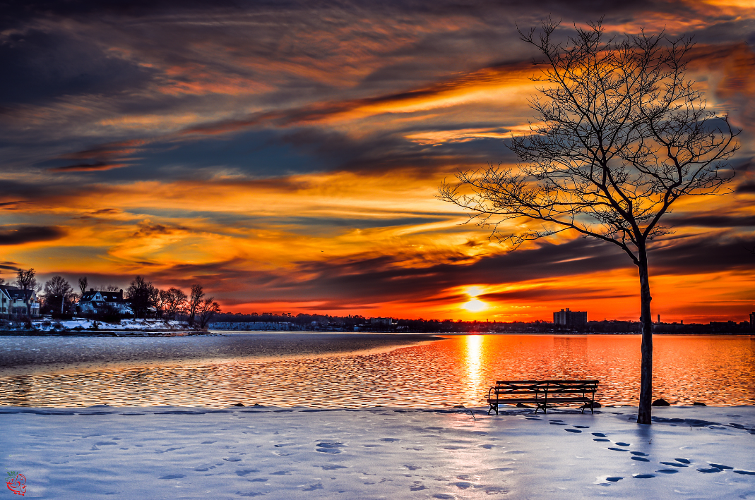 Twittblaster's tweet photo. Sunset is the opening
music of the night. Emil
#Twittblaster #DramaticBeauty #Awesome #FeastYourEyes! #RaptInAwe :-) http://t.co/6erilkEkjl