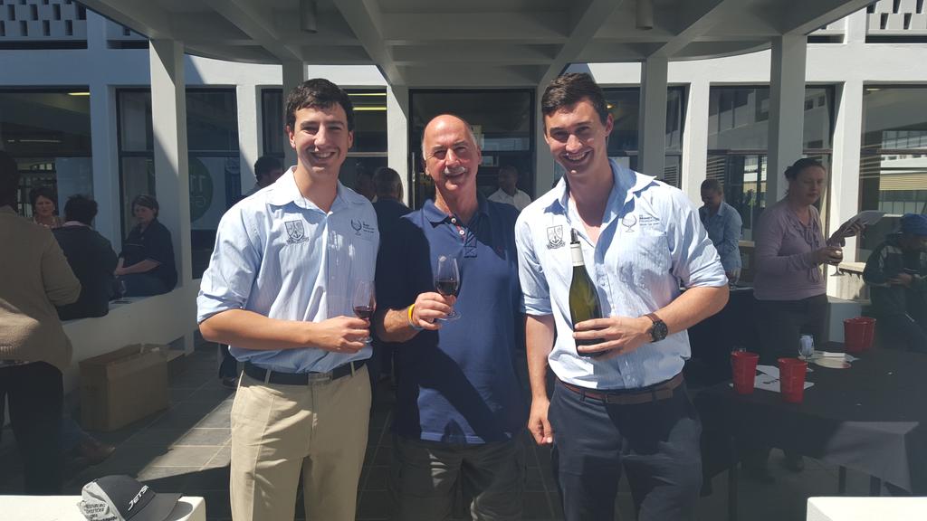Sharing the love of <a href="/PinotageSA/">Pinotage Association</a> #BeyersTruter with passionate finalyears  <a href="/Nel21Nel/">Jean Nel</a> <a href="/Twaksak7/">Petrie Mulder</a> <a href="/PetroRhyn/">Petro van Rhyn</a> !