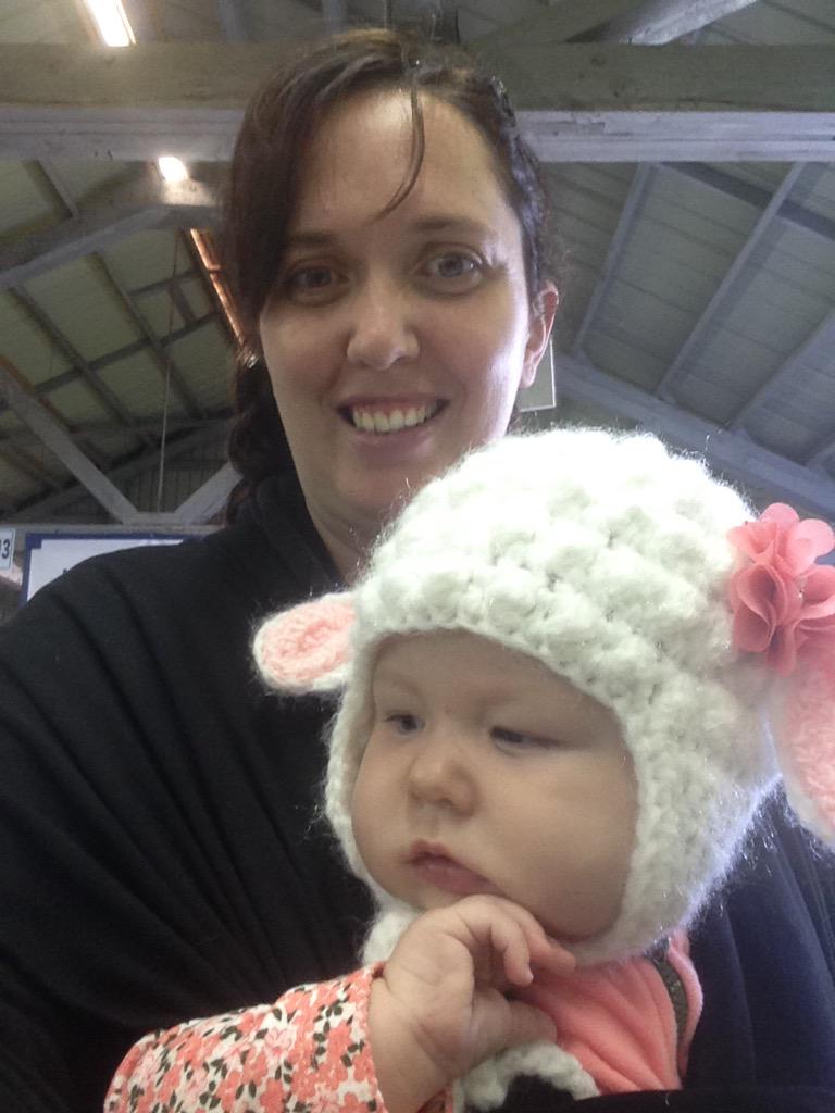 LevisMamaBear's tweet photo. @NorfolkFair My little lamb and I just had to see the poultry barn! #NCF175 http://t.co/2dwKSMsWJA