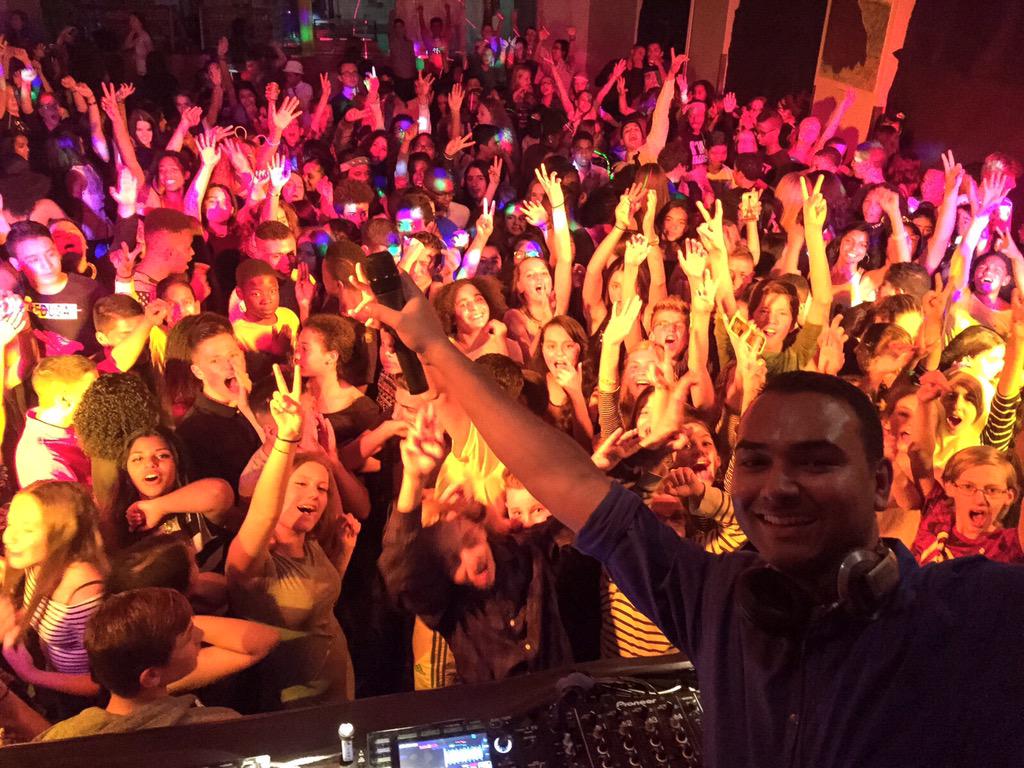 djpilot_nl's tweet photo. Playing tonight at a schoolparty @csgcalvijn #djpilot #schoolfeest http://t.co/gczm40t0AM